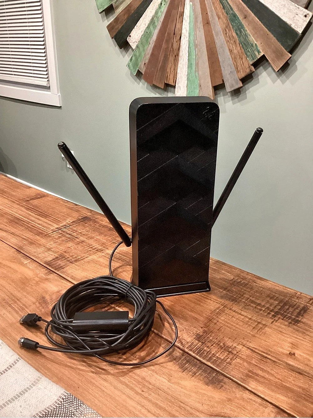 Digital Indoor TV Antenna AV-178V